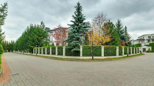Как выглядят и почем продаются самые дорогие дома рядом с Москвой